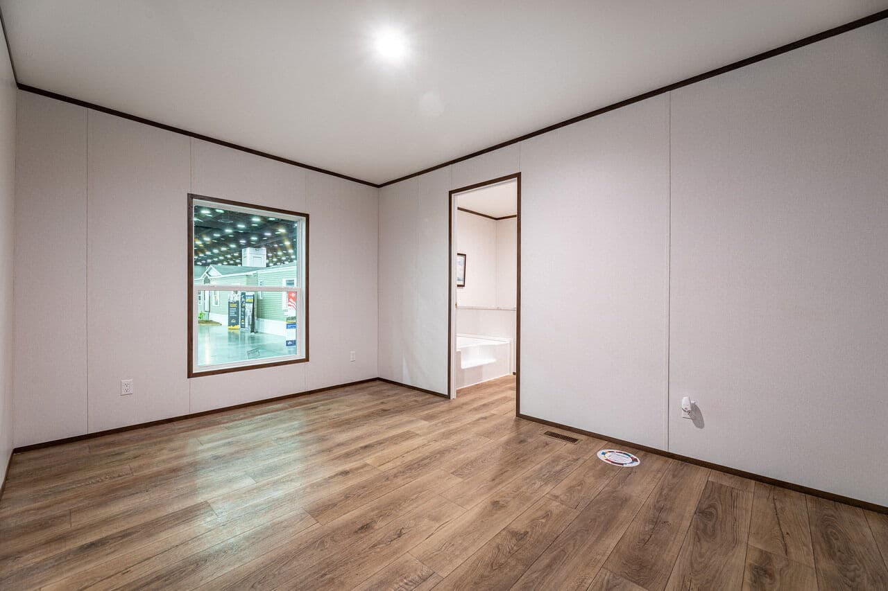 16663a bedroom home features