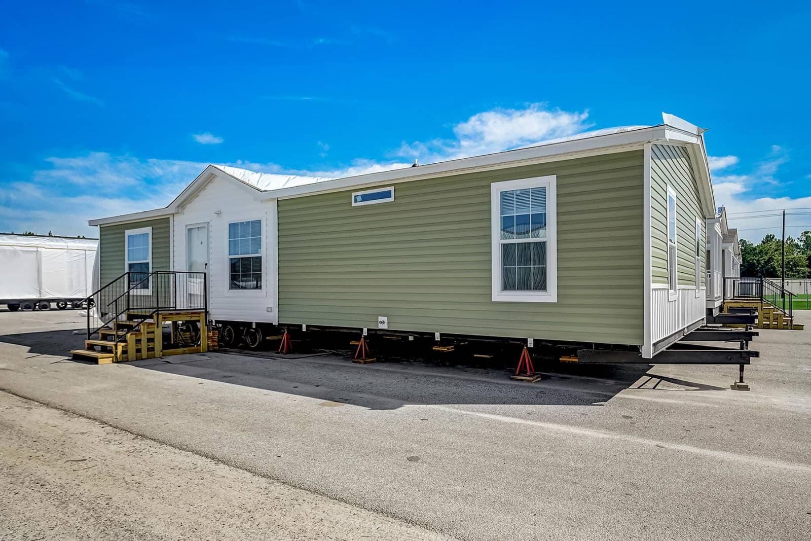 Grand slam 2848302 elevation and exterior home features