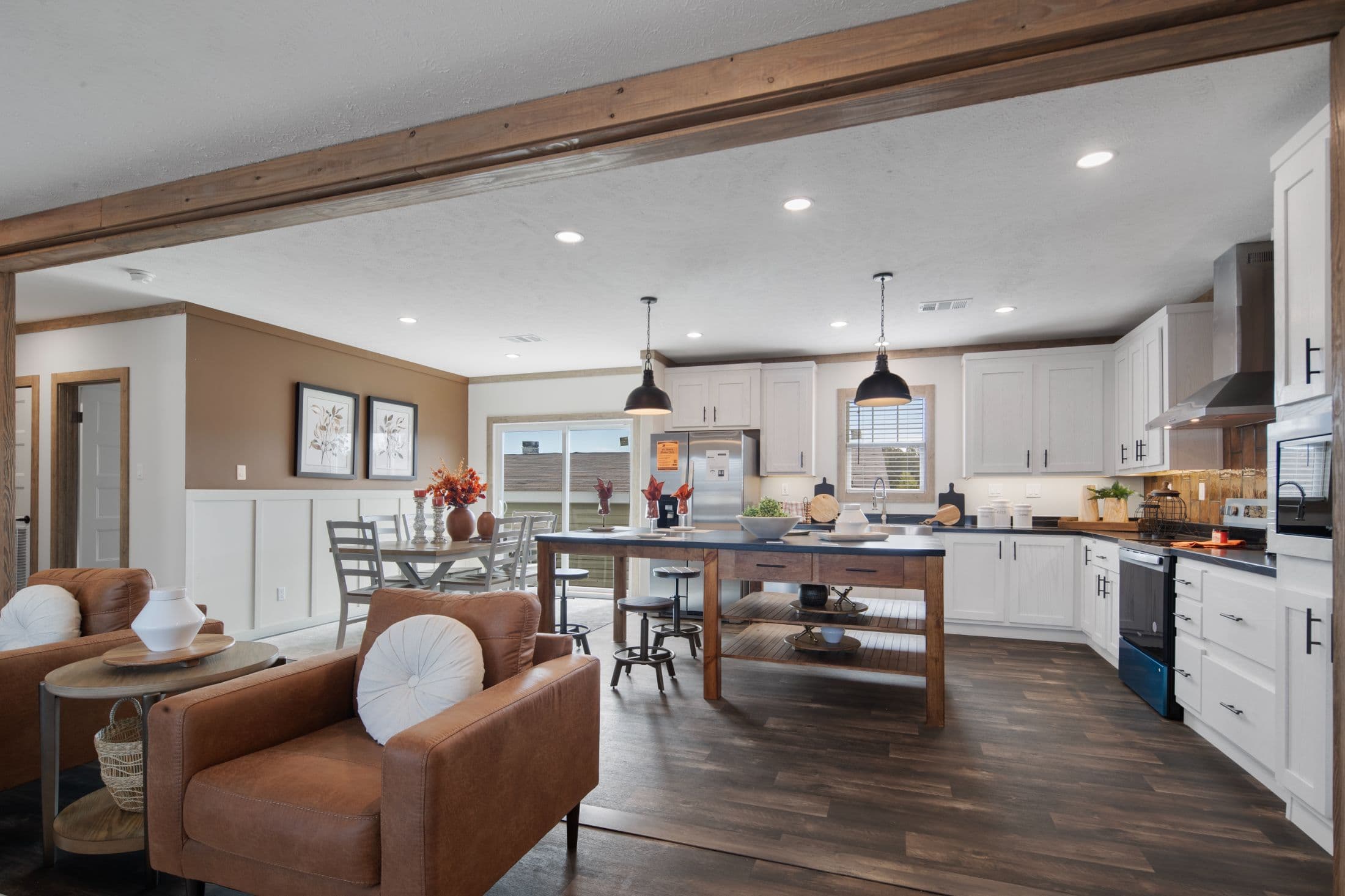 The roxy  home features