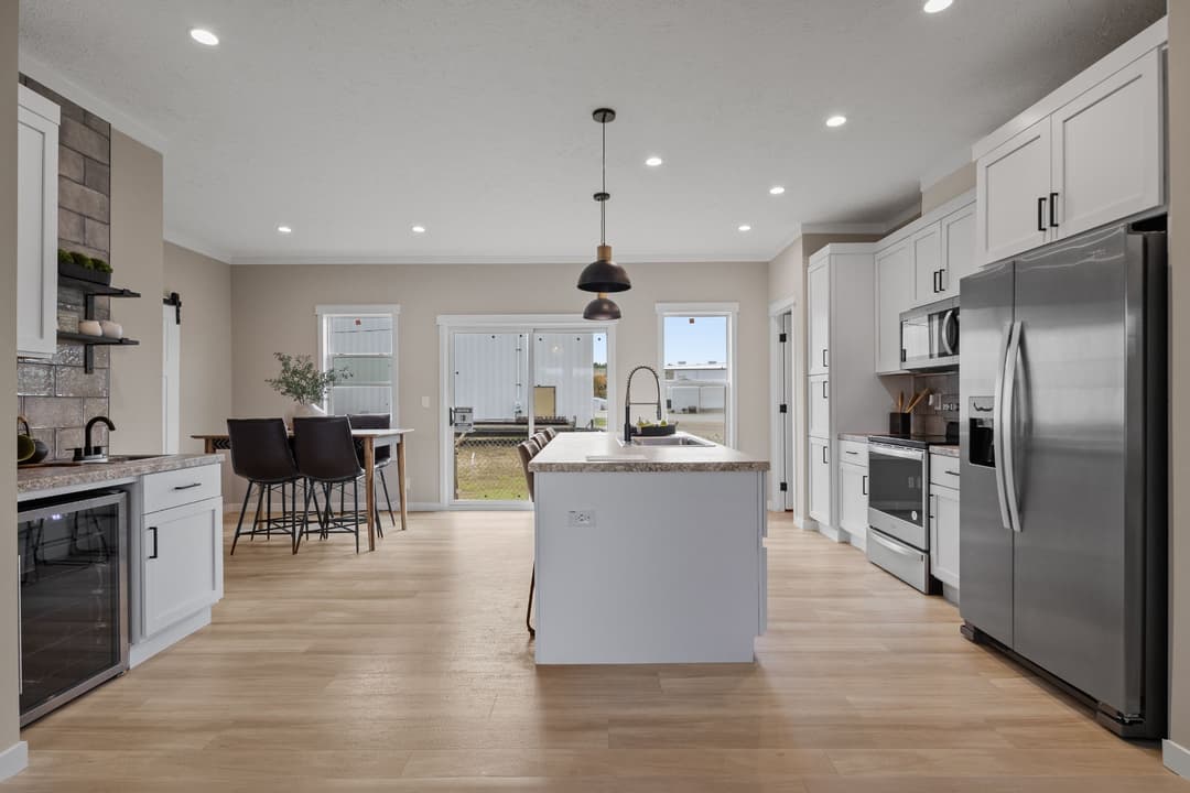 The altitude 2 kitchen home features