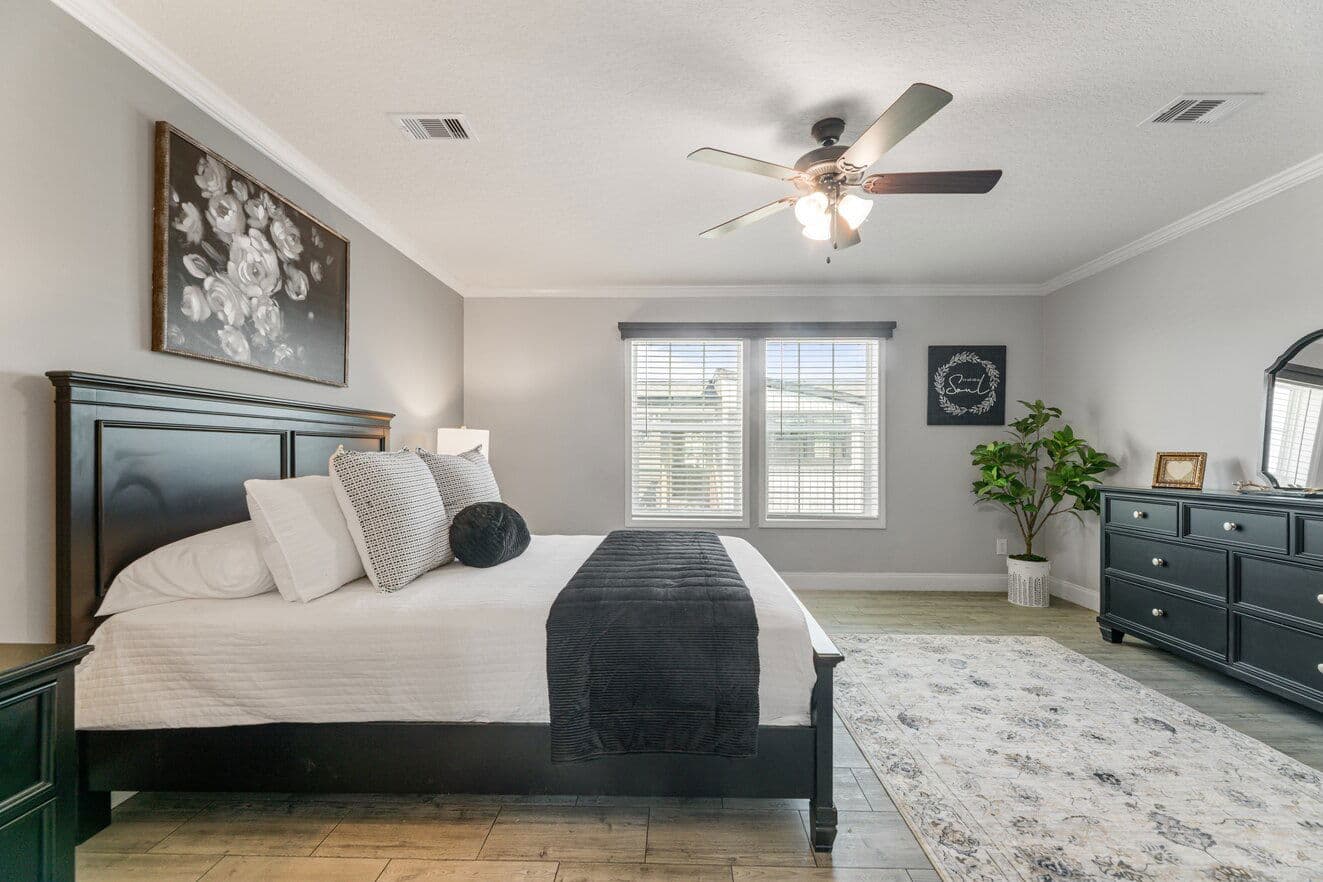 Jones 32764b bedroom home features