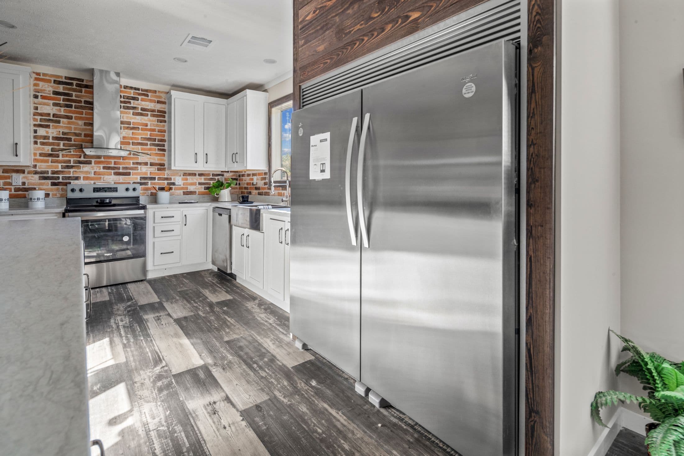 The azalea  home features