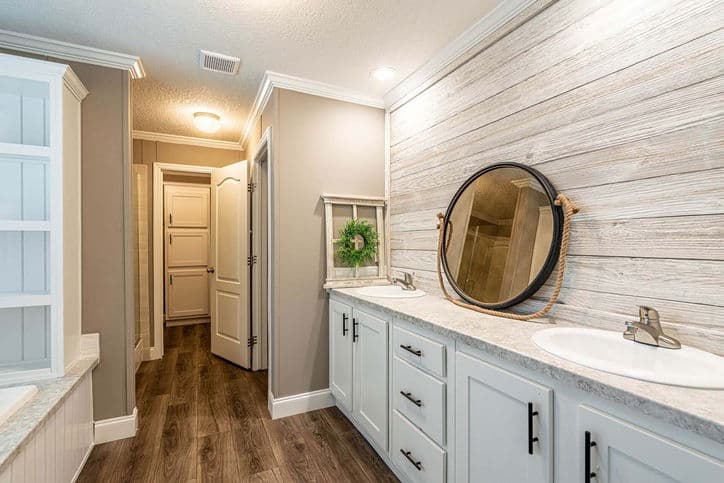 Isidro 32603c bathroom home features