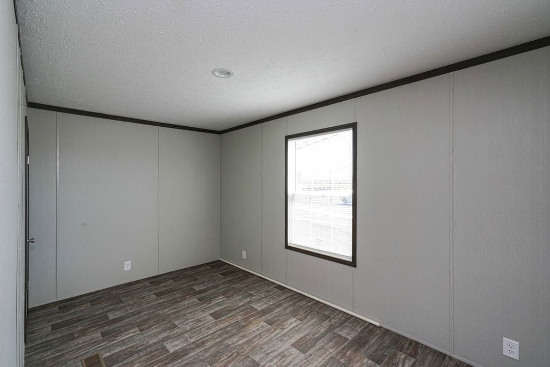 Economy 16763z bedroom home features