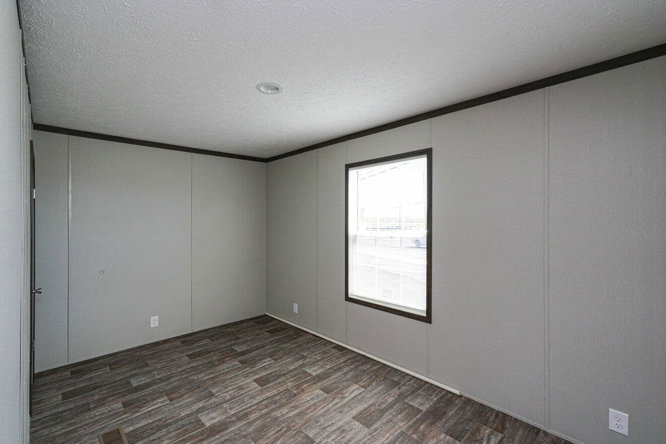 Economy 16763z bedroom home features