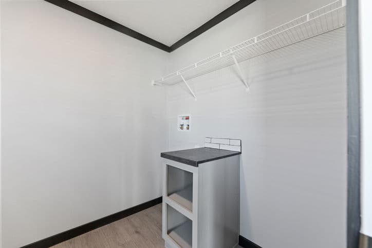 Sparrow 32725a interior home features