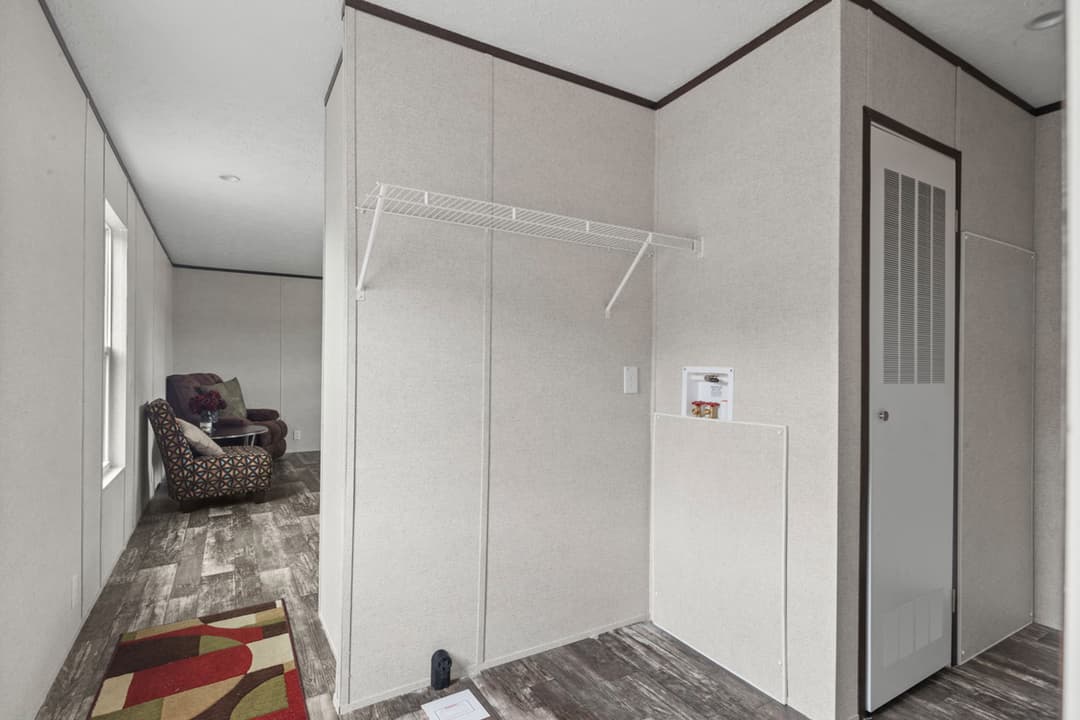 Riverside 1456 interior home features