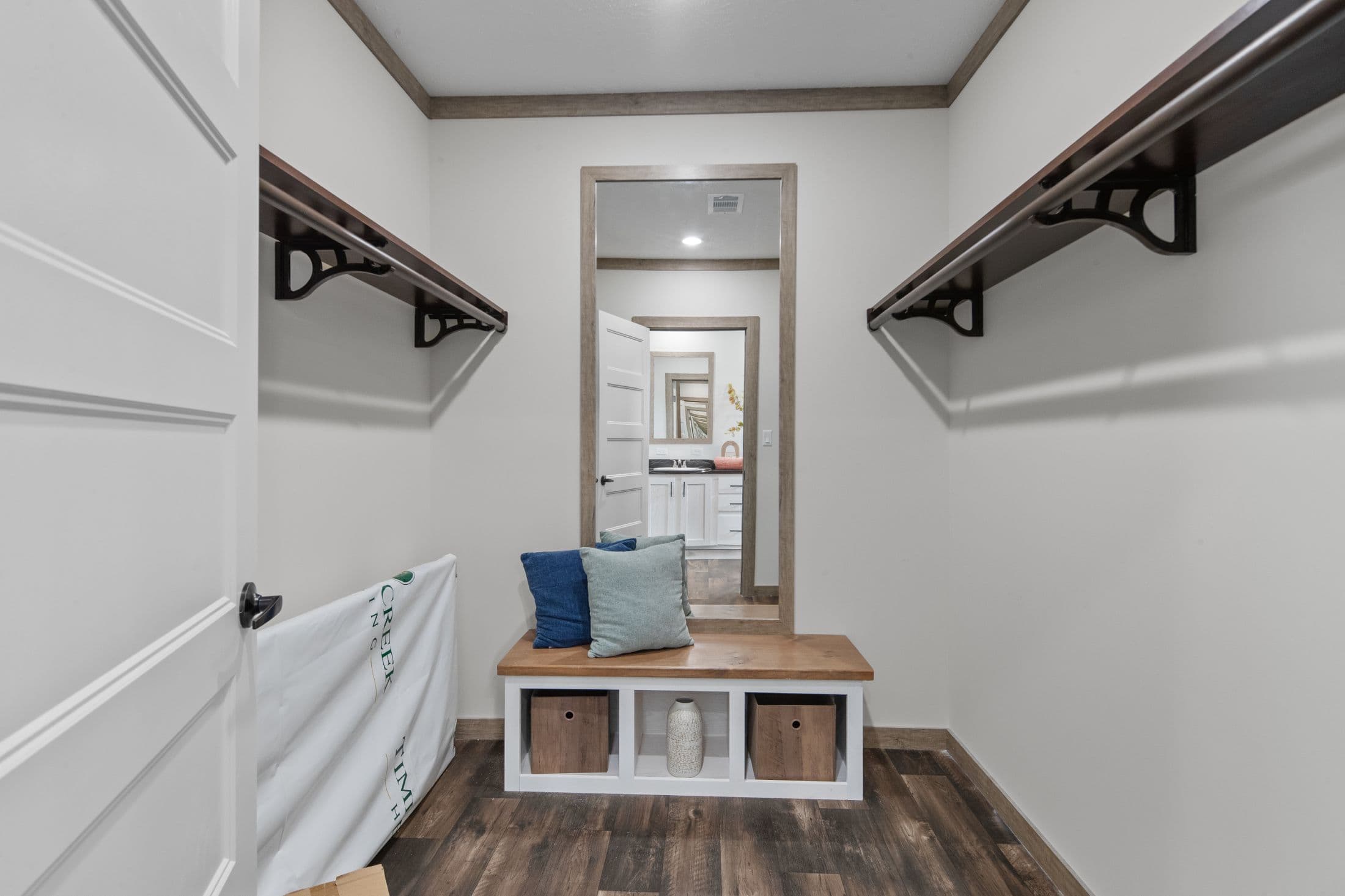 The roxy  home features