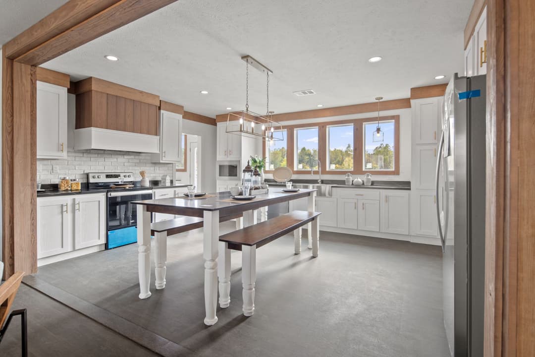 The little creek interior and kitchen home features