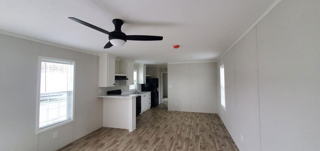 Economy 14663z interior home features