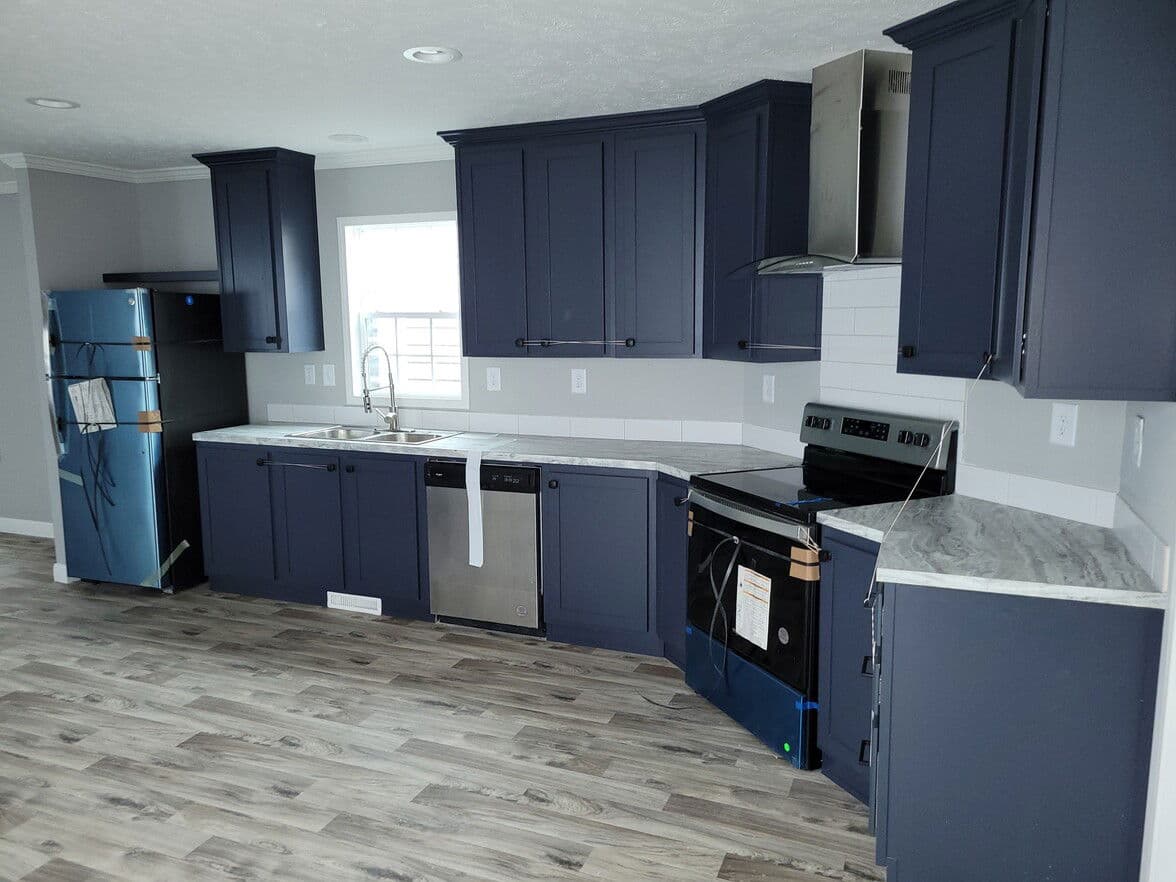 Country manor 16763m kitchen home features