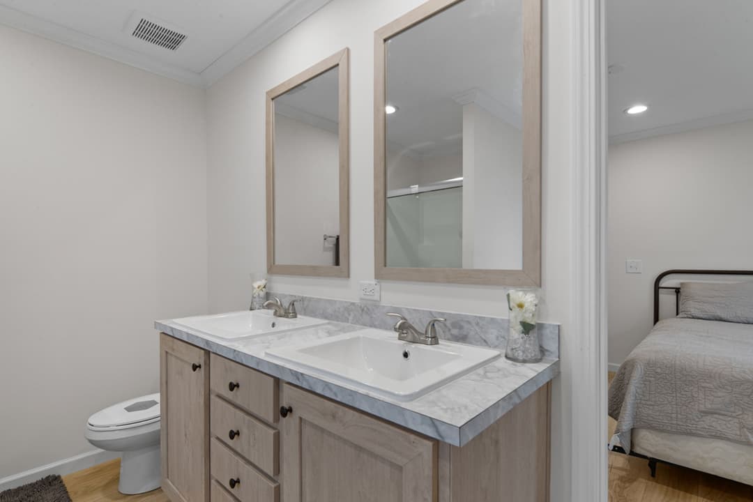 Pinehurst (inventory) interior and bathroom home features