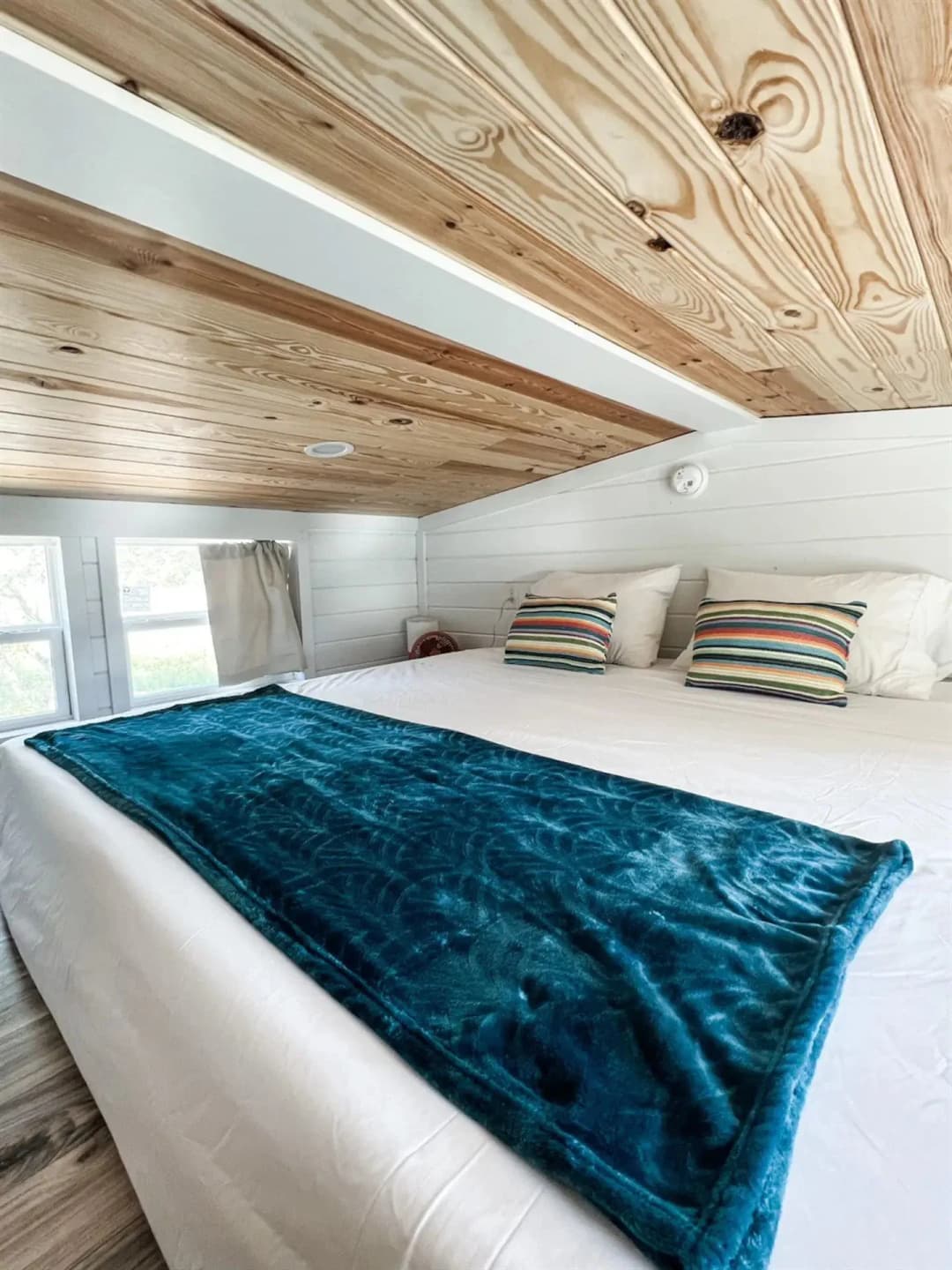 River stone | 4b 115 interior home features