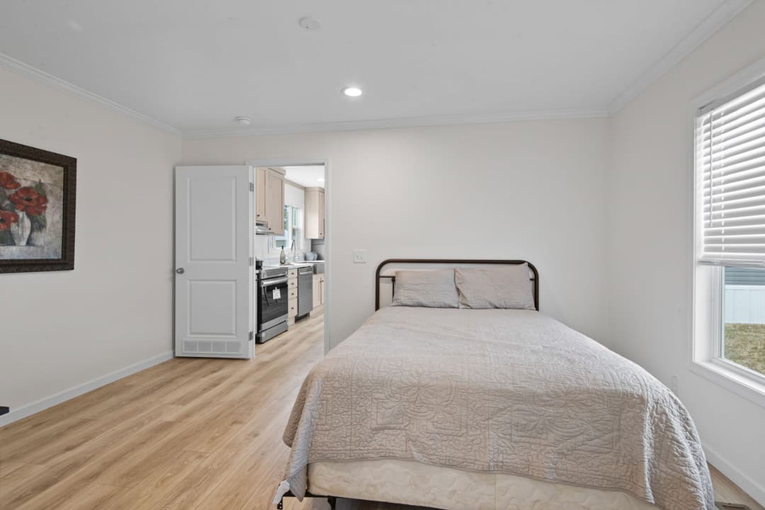 Pinehurst (inventory) interior and bedroom home features