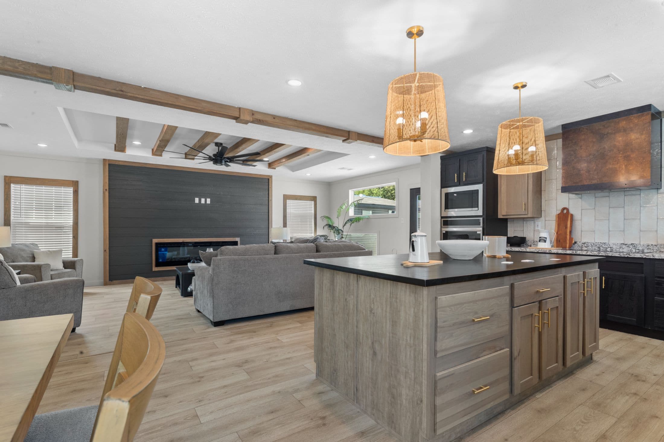 The highland oak interior and kitchen home features