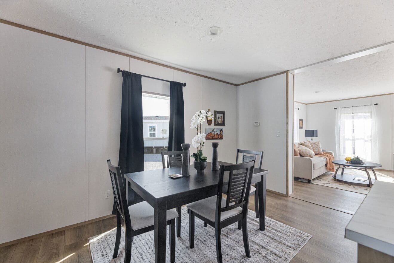 Phoenix 32483a interior home features