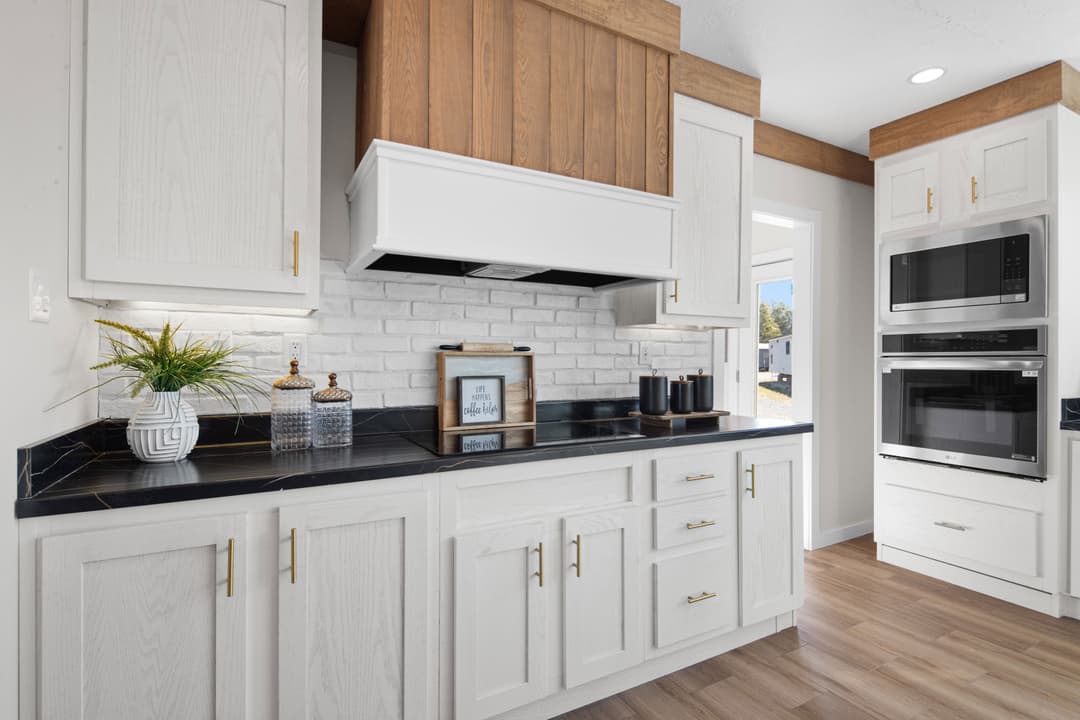 The twin creek interior and kitchen home features