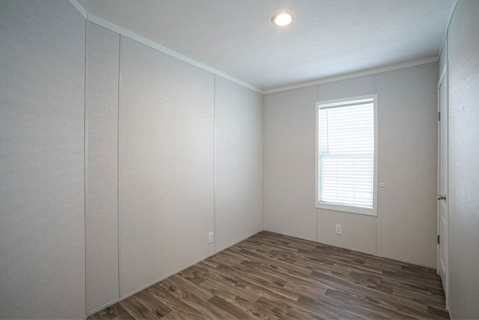 Velocity 16763l interior home features