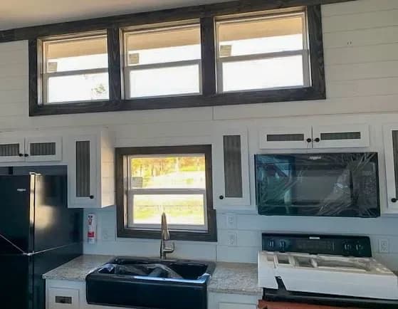 Pelican bay | 4b 111 kitchen home features