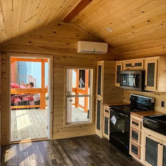 Happy trails | 4b 110 kitchen home features