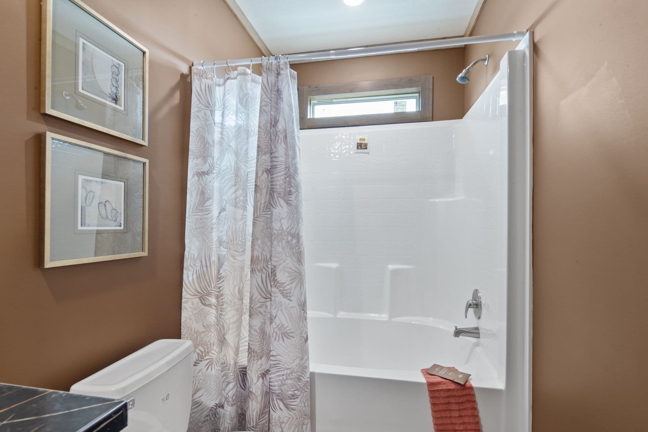 The roxy  home features