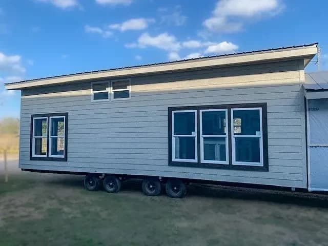Pelican bay | 4b 111 exterior home features