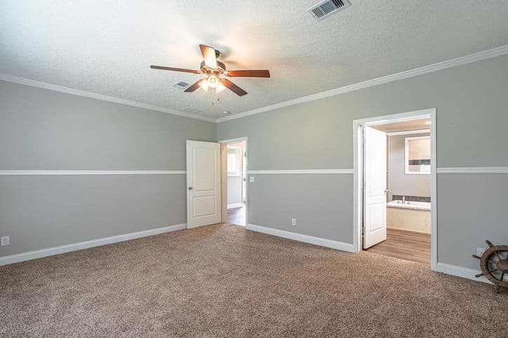 Thomas 32663b bedroom home features