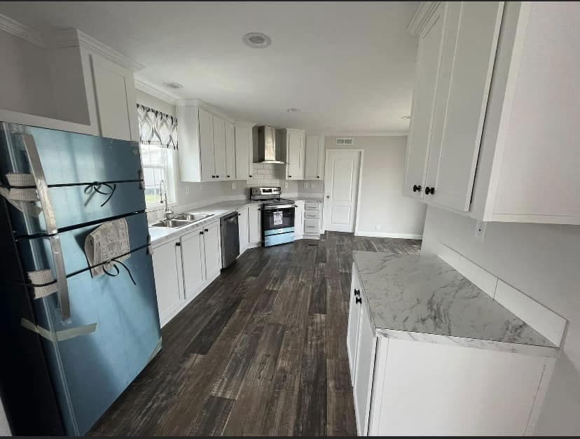 Country manor 16763m kitchen home features