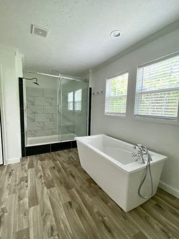 Country manor 32663m bathroom home features