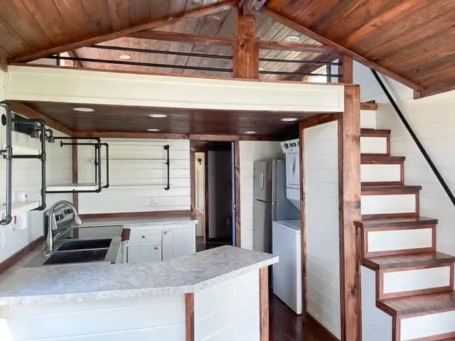 Polar pines | 4b 109 kitchen and hero home features