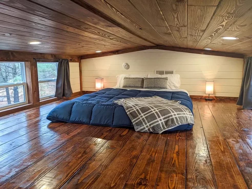 Polar pines | 4b 109 interior home features