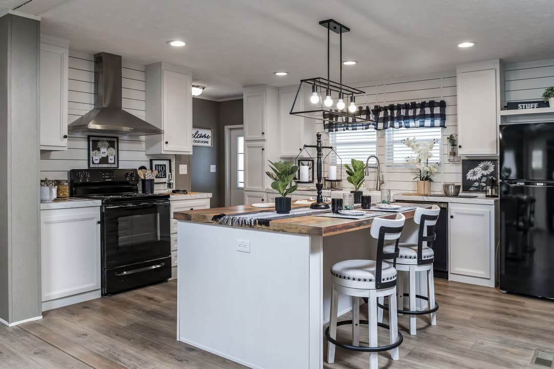 Savannah breeze kitchen home features