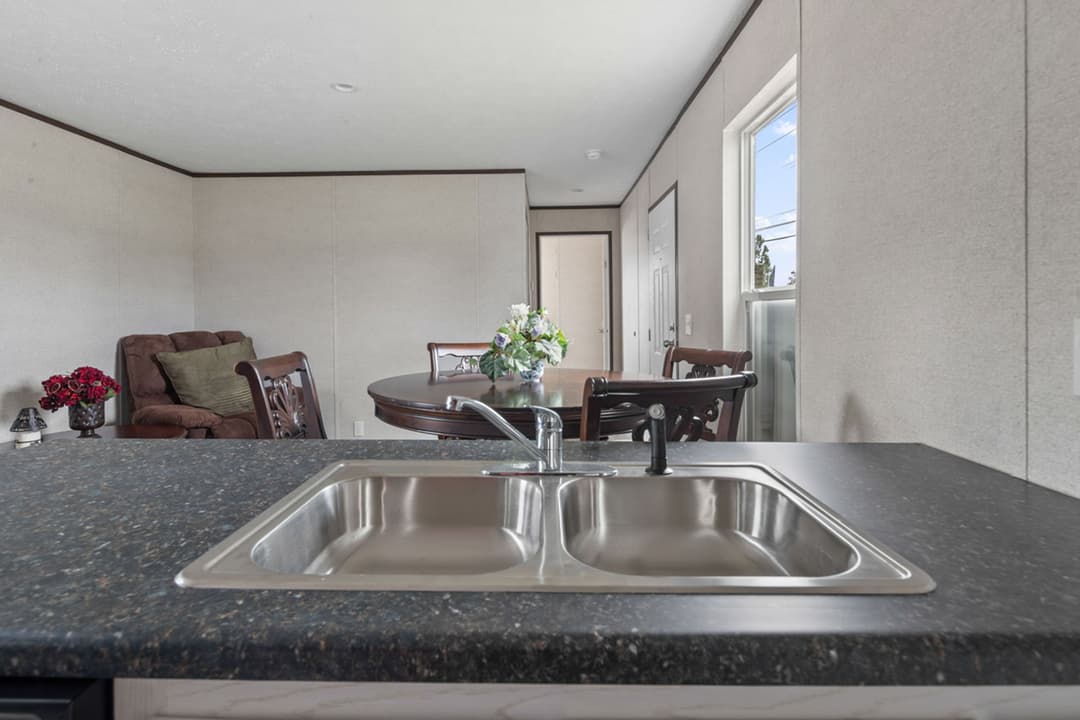 Riverside 1456 interior home features