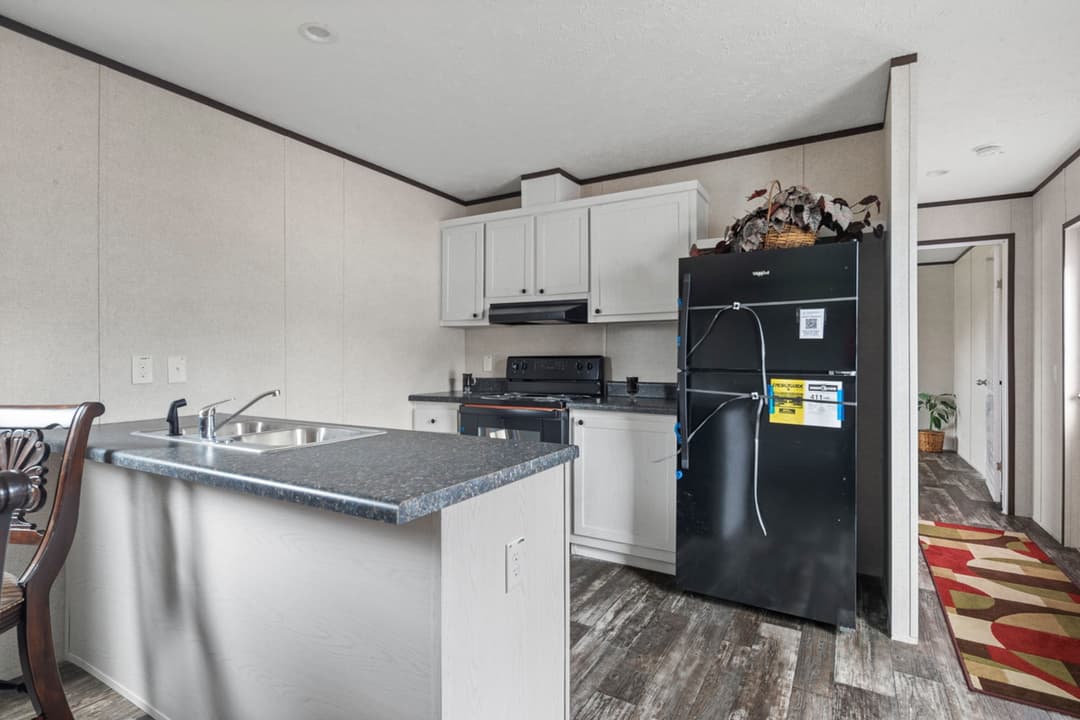 Riverside 1456 interior and kitchen home features