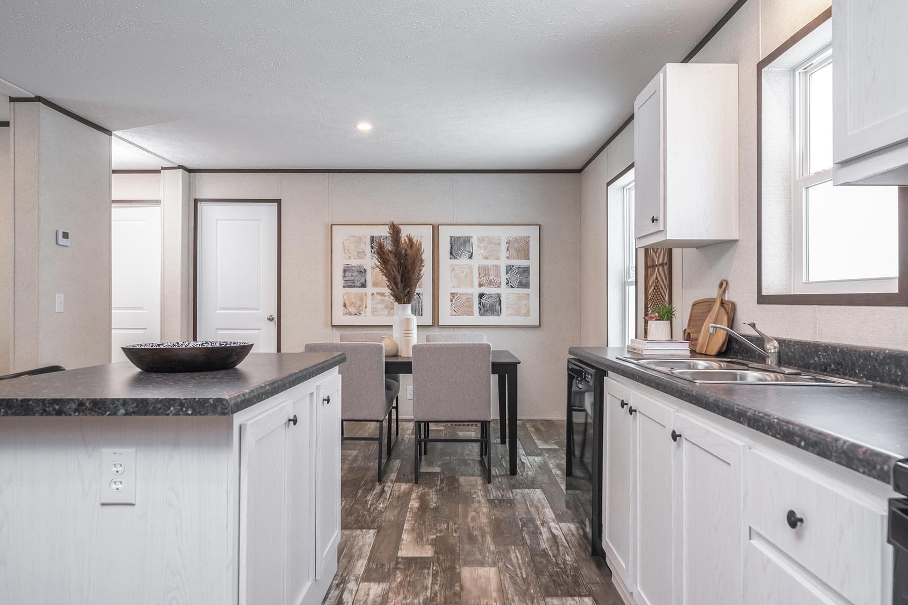 Churchill 2848 kitchen home features