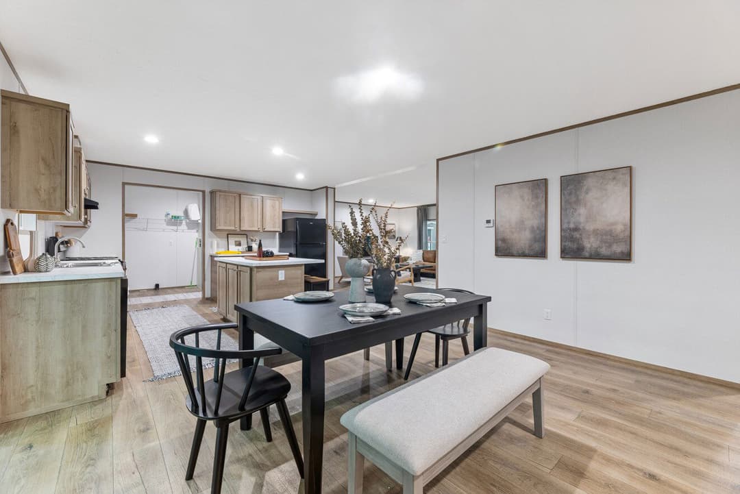 Phoenix 32563a interior home features