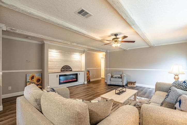 Isidro 32603c interior home features