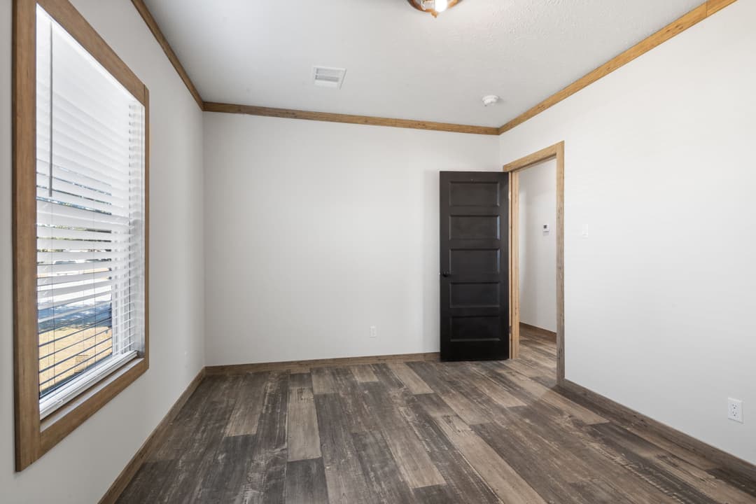 The lakewood interior and bedroom home features