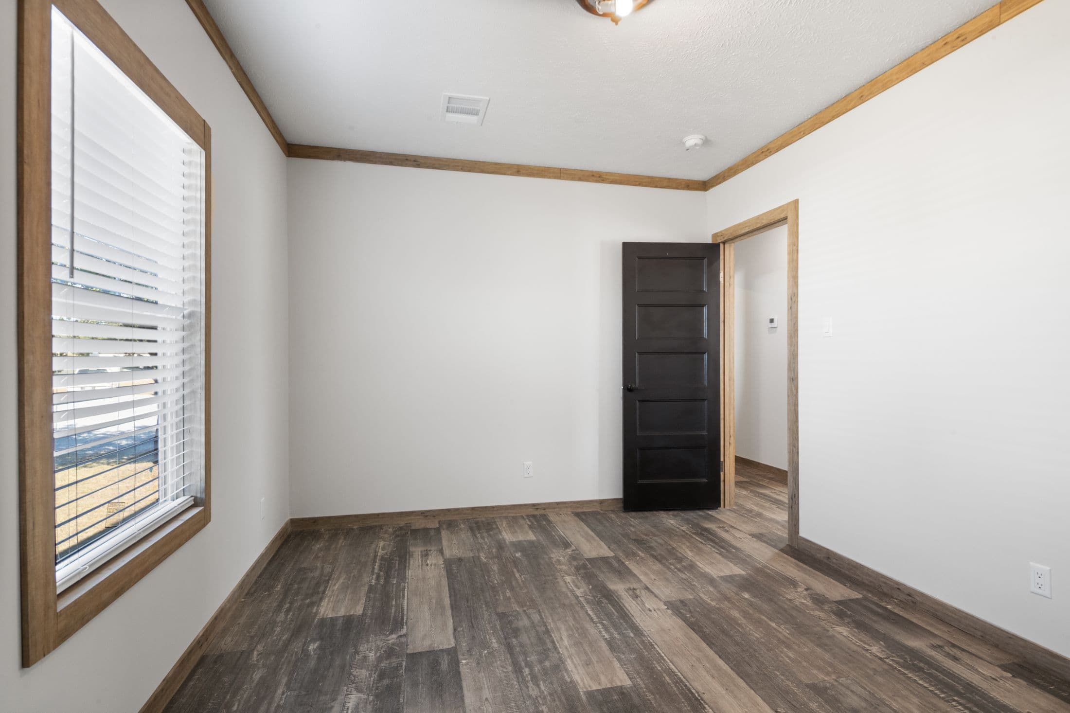 The lakewood interior and bedroom home features