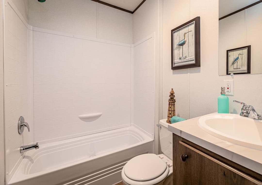 Phoenix 16663a bathroom home features