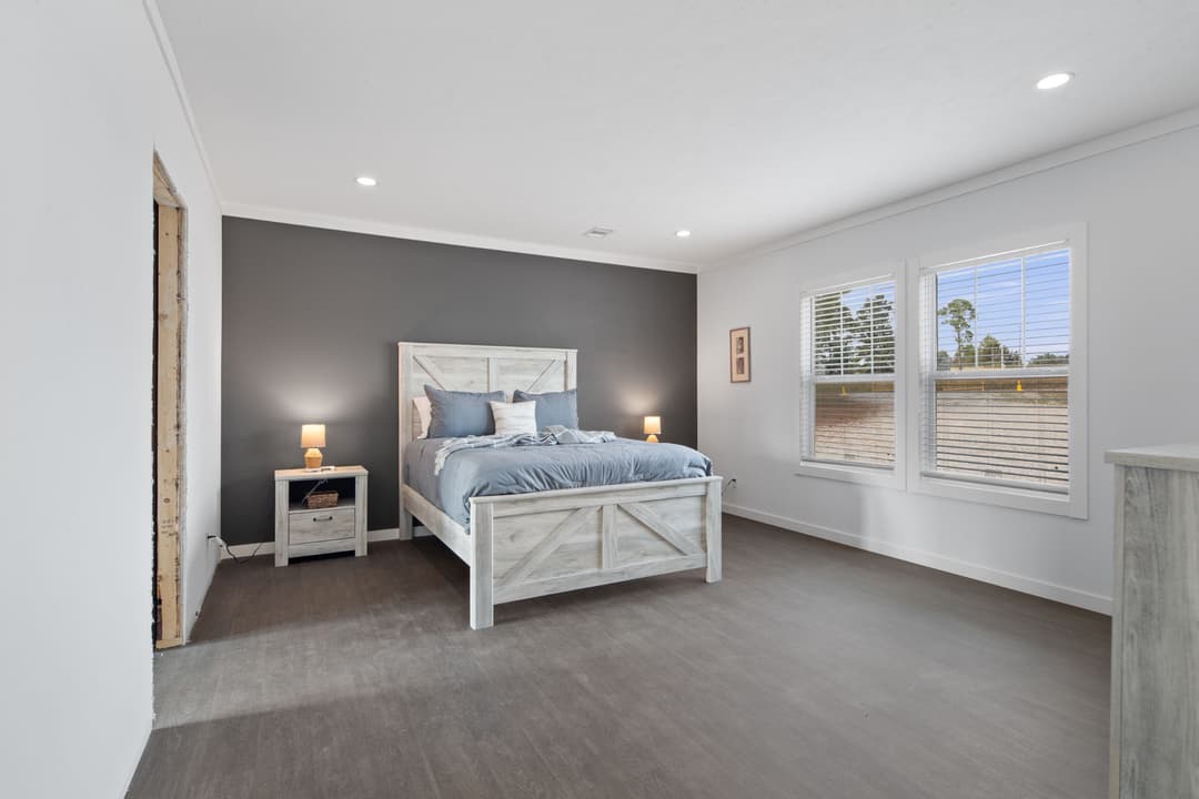 The little creek interior and bedroom home features