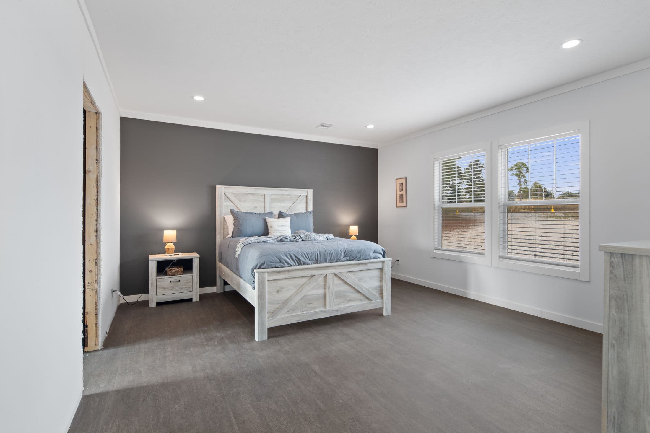 The little creek interior and bedroom home features