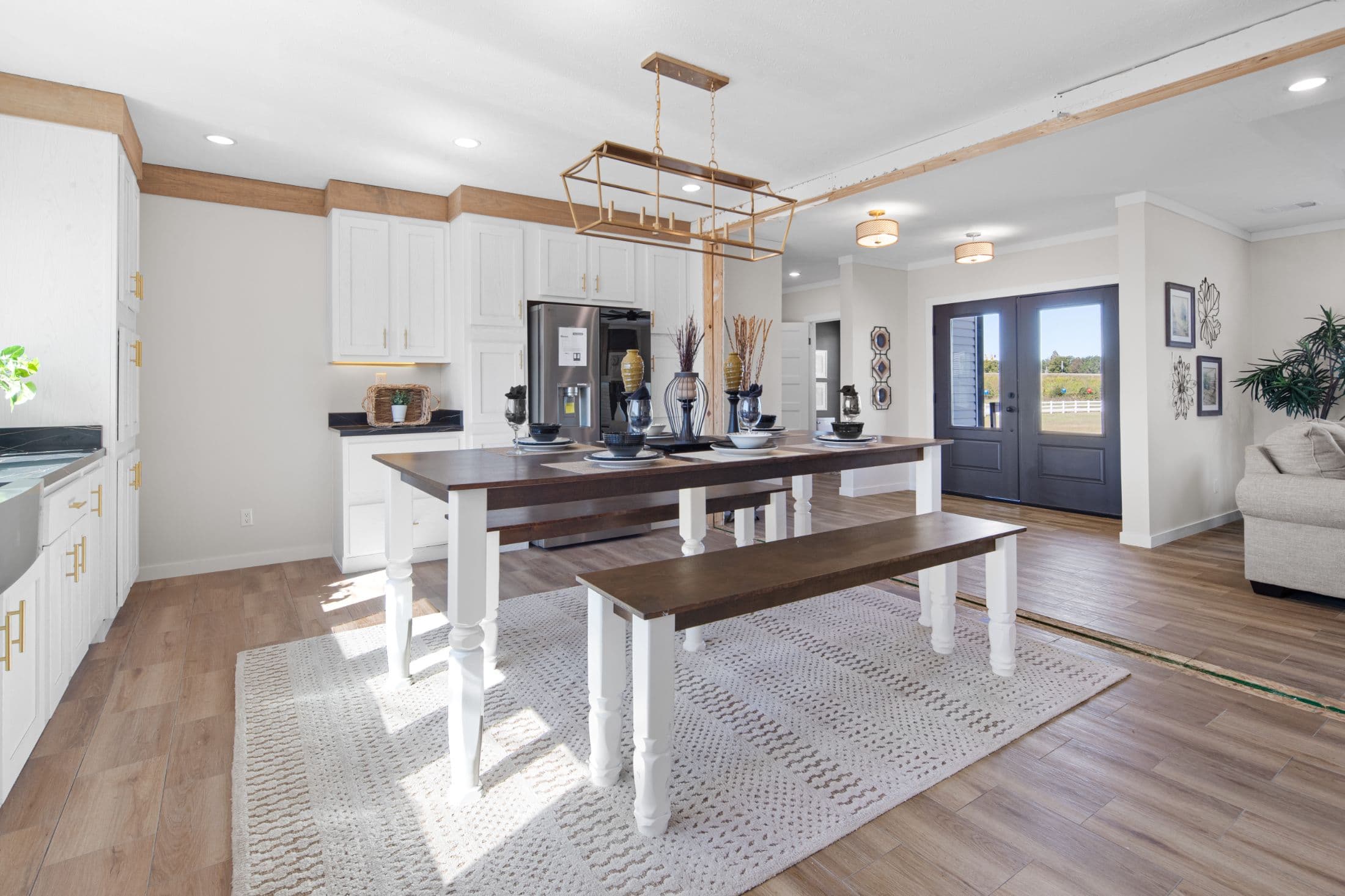 The twin creek  home features