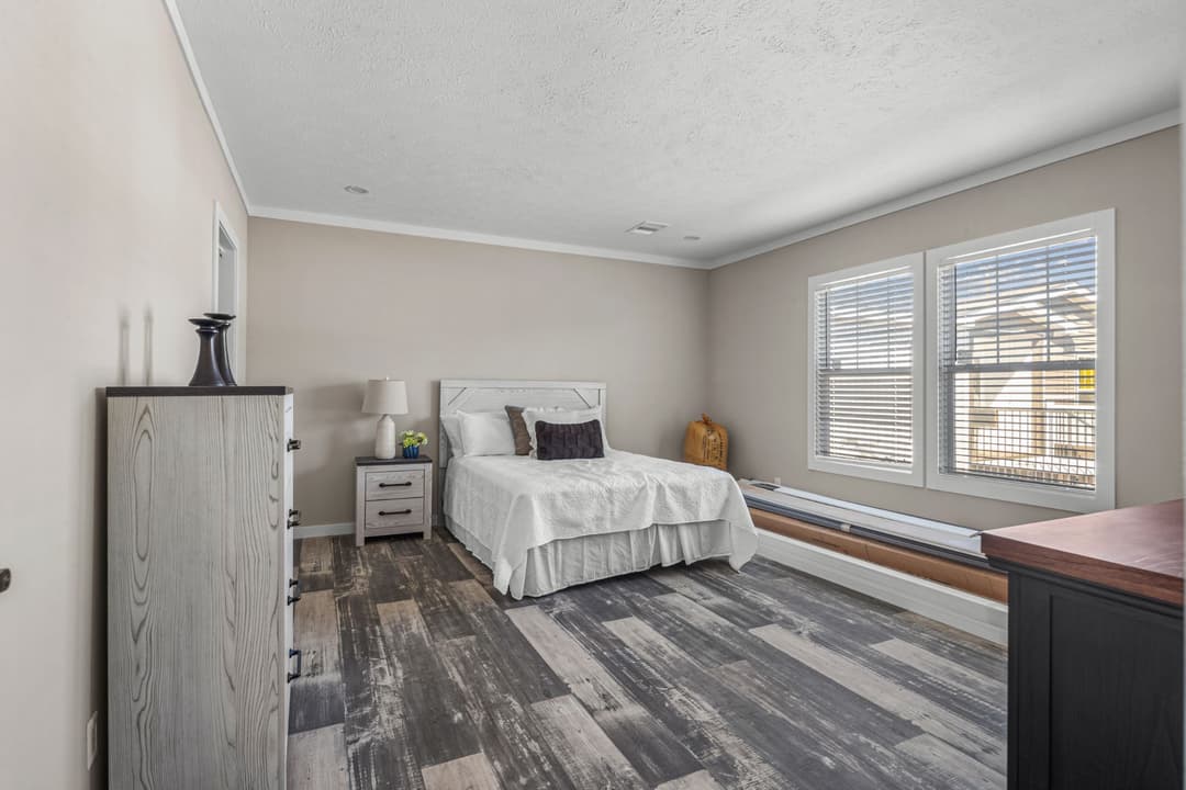 The azalea interior and bedroom home features