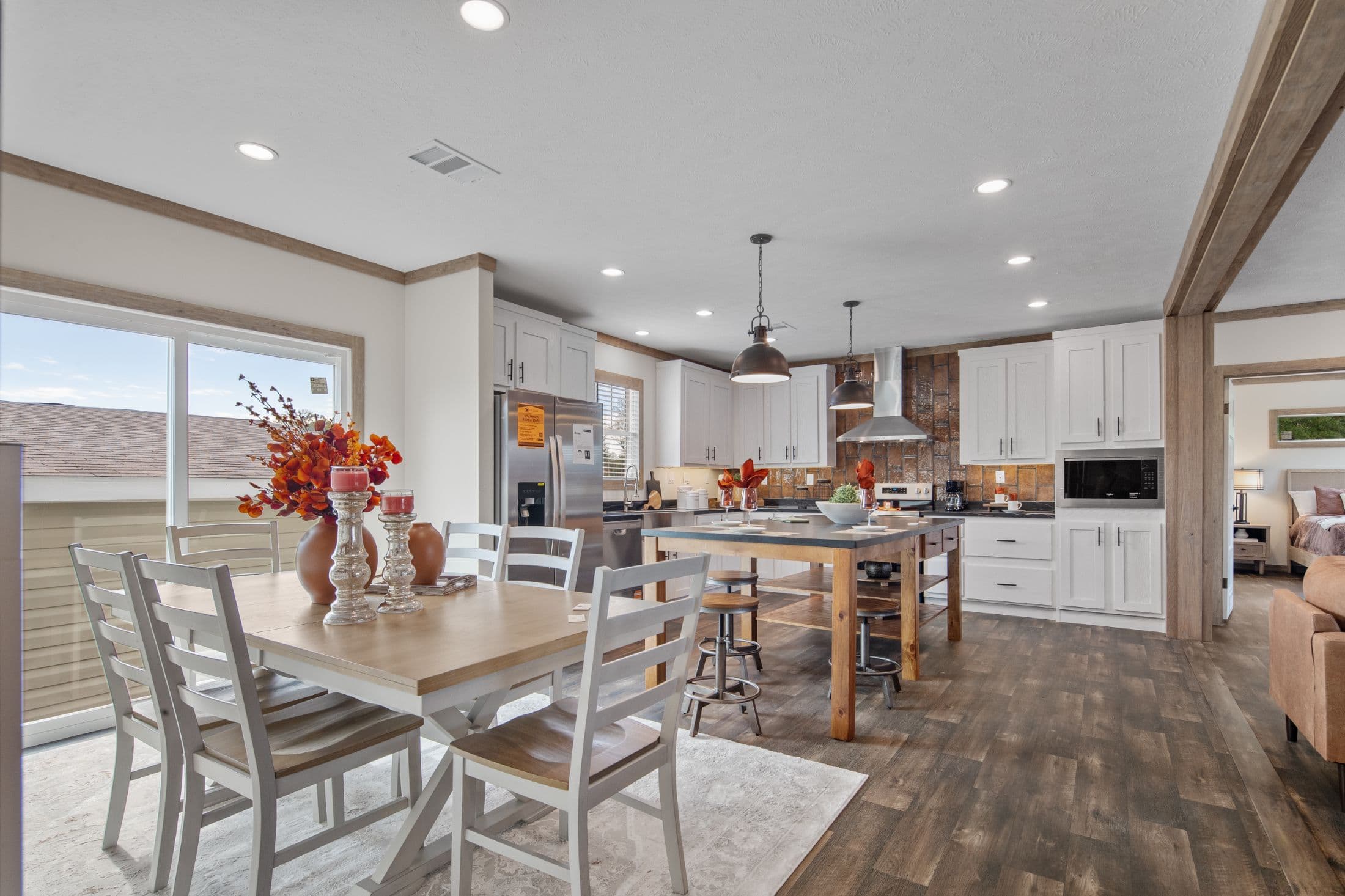 The roxy  home features