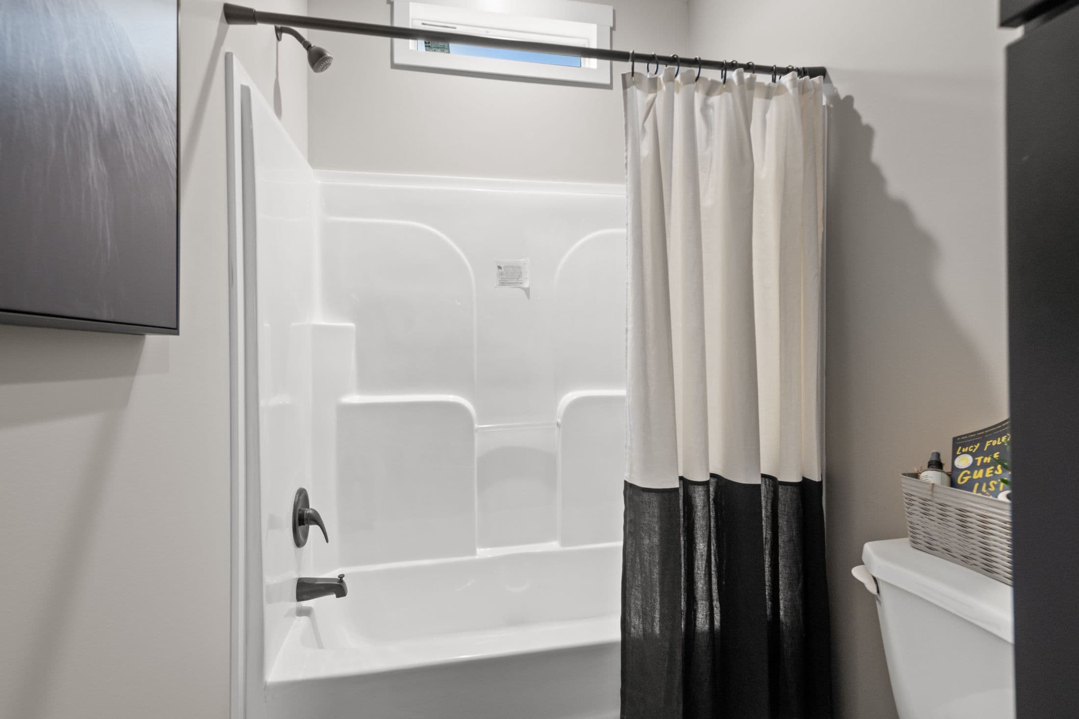 The altitude 1  home features