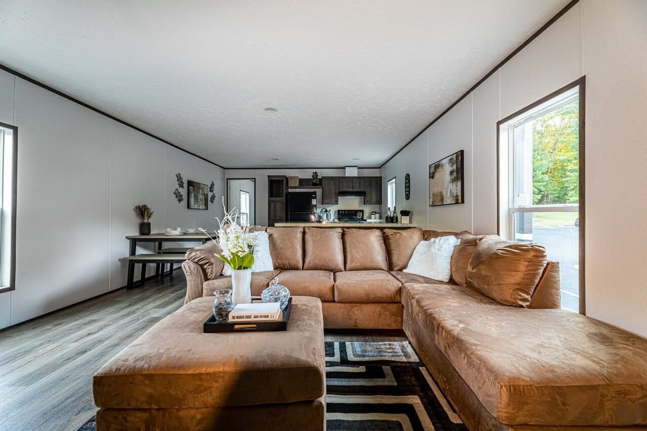 Phoenix 16763a interior home features