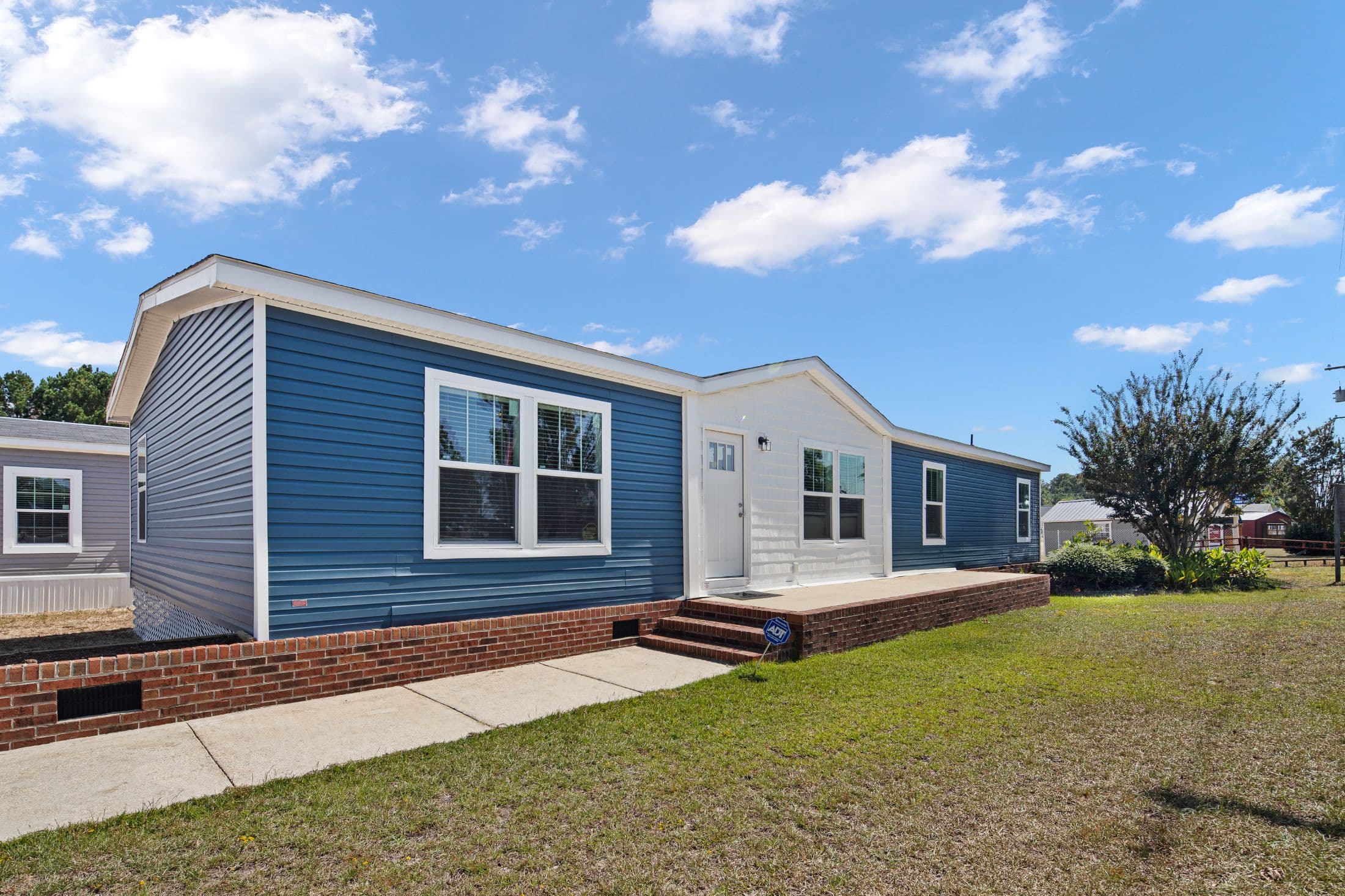 Birdie (inventory) exterior home features