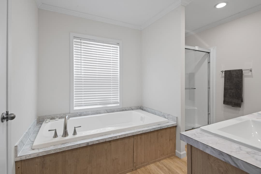 Pinehurst (inventory) interior and bathroom home features