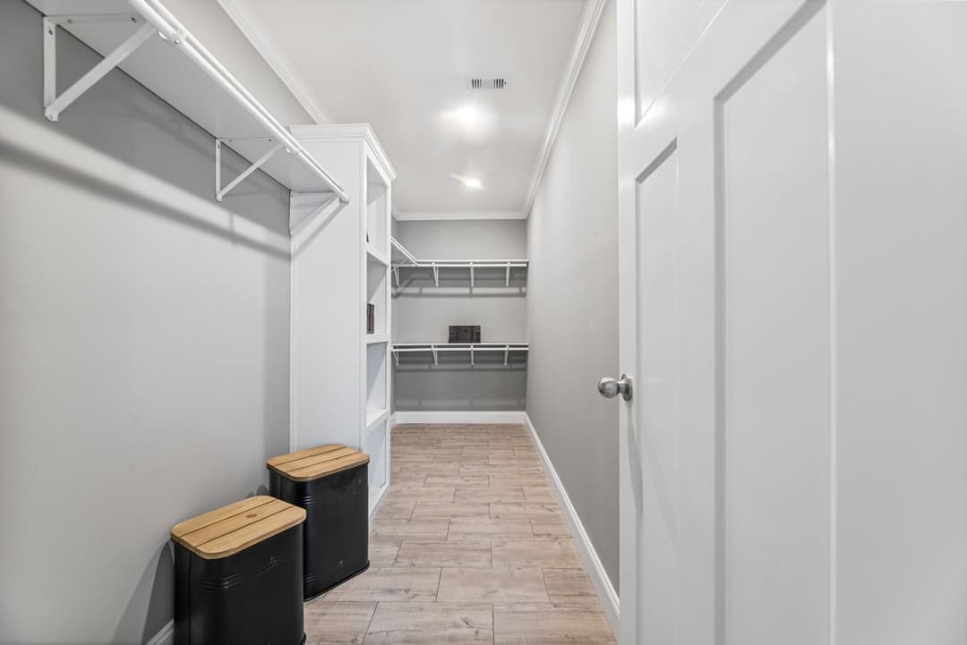 Jones 32764b interior home features